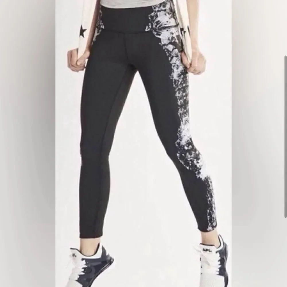 Alo Yoga Black White Dark Krystal Graphic High Waisted Airbrush Workout Leggings